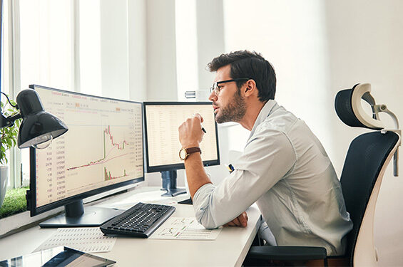 A man analyzes the market on his computer.